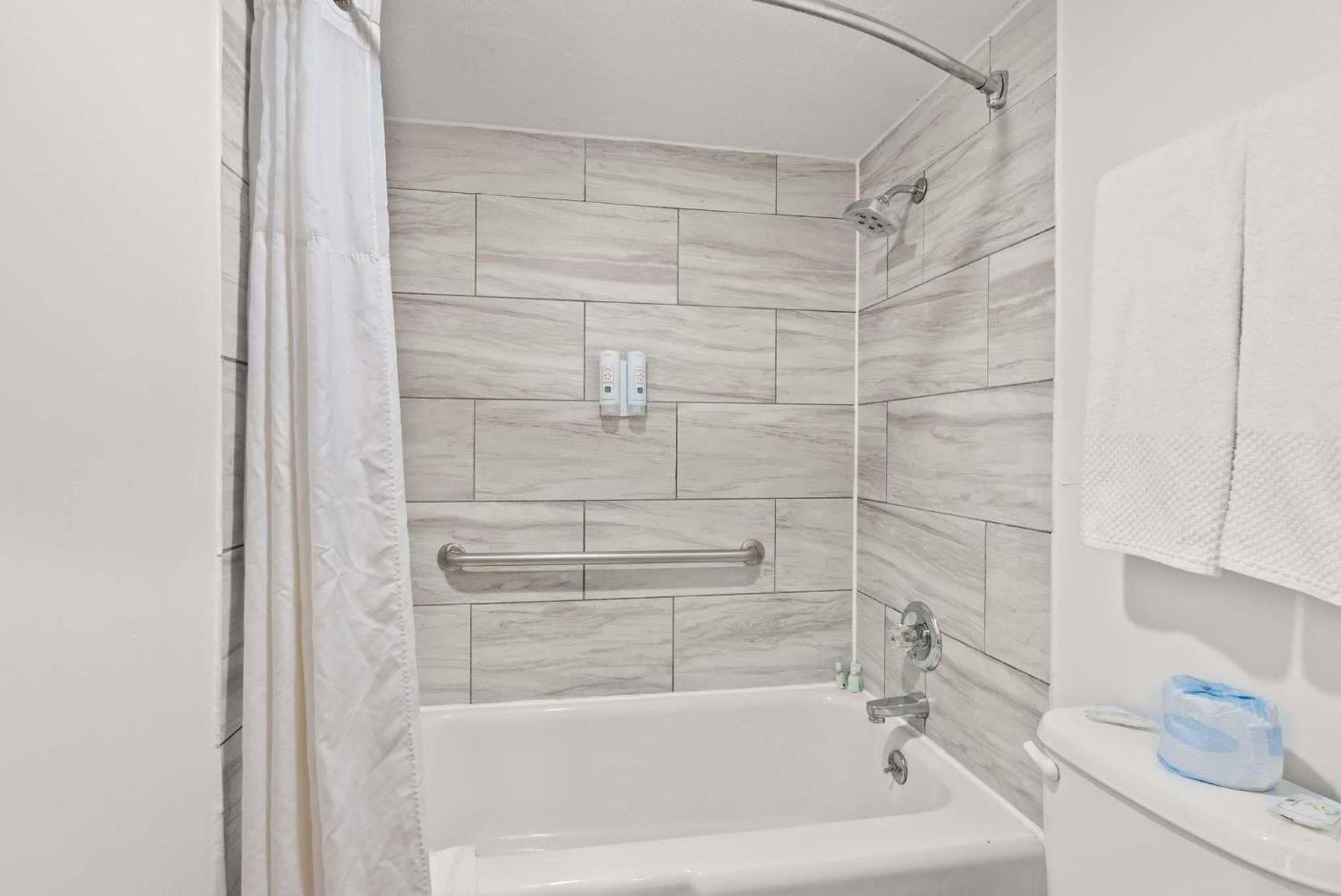 Quality Inn Georgetown Bagian luar foto