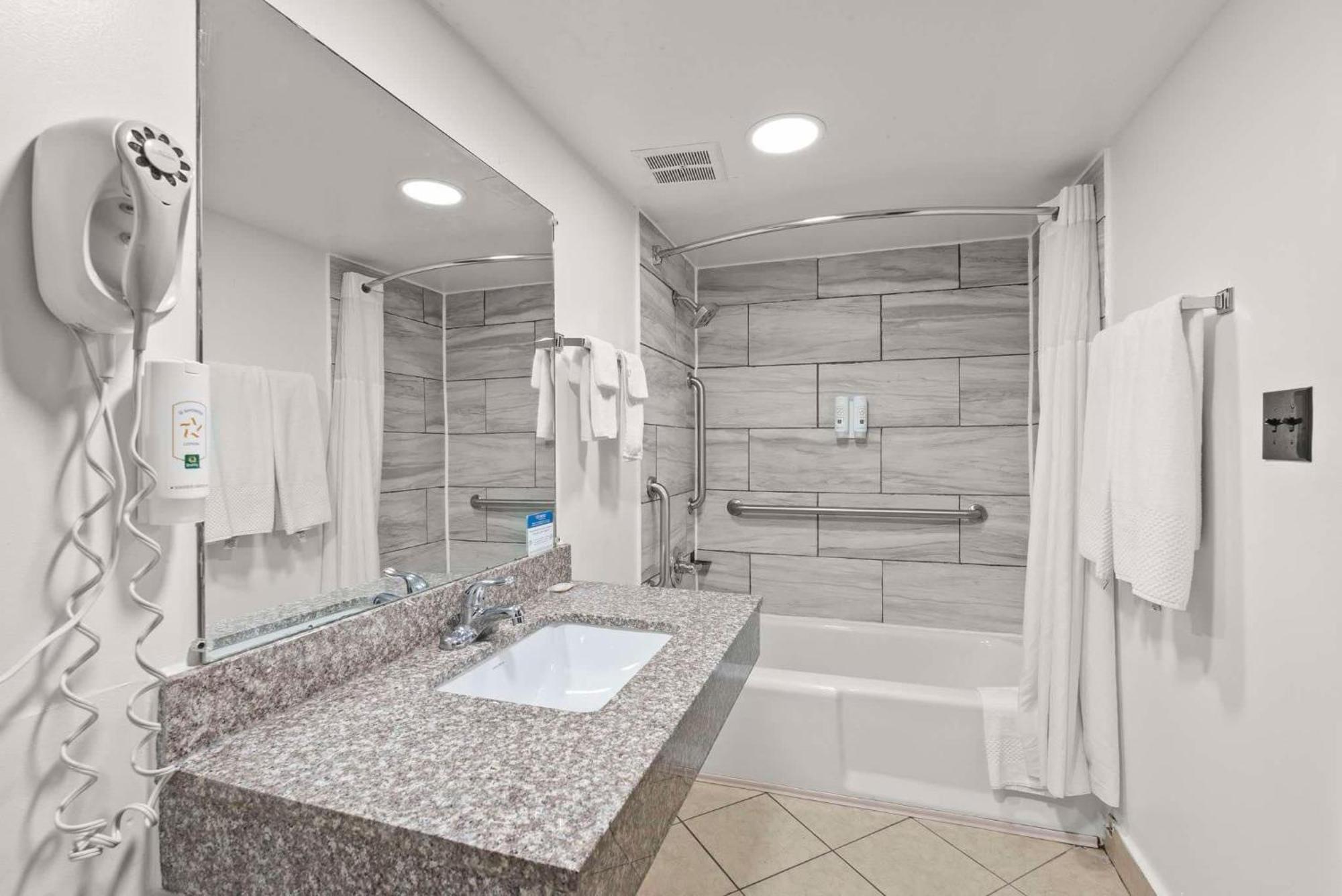 Quality Inn Georgetown Bagian luar foto